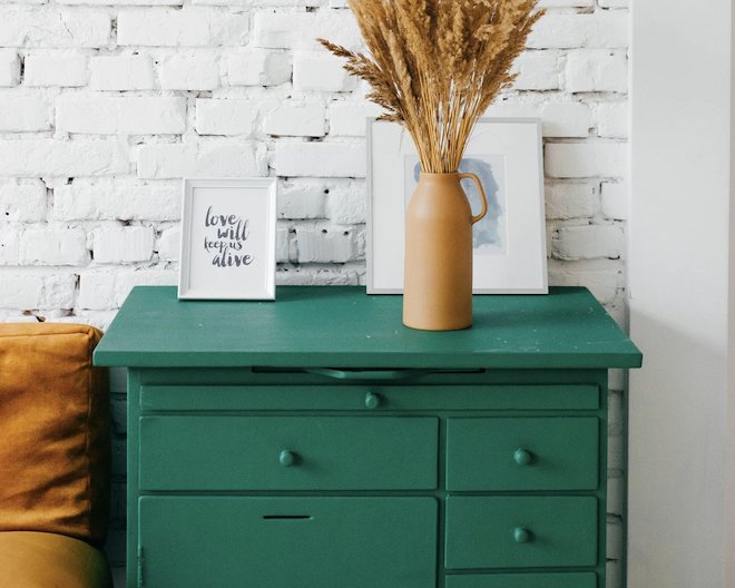 picture of a drawer chest